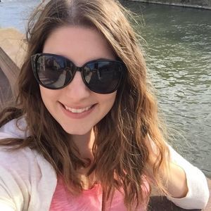 Meet your Posher, Lia